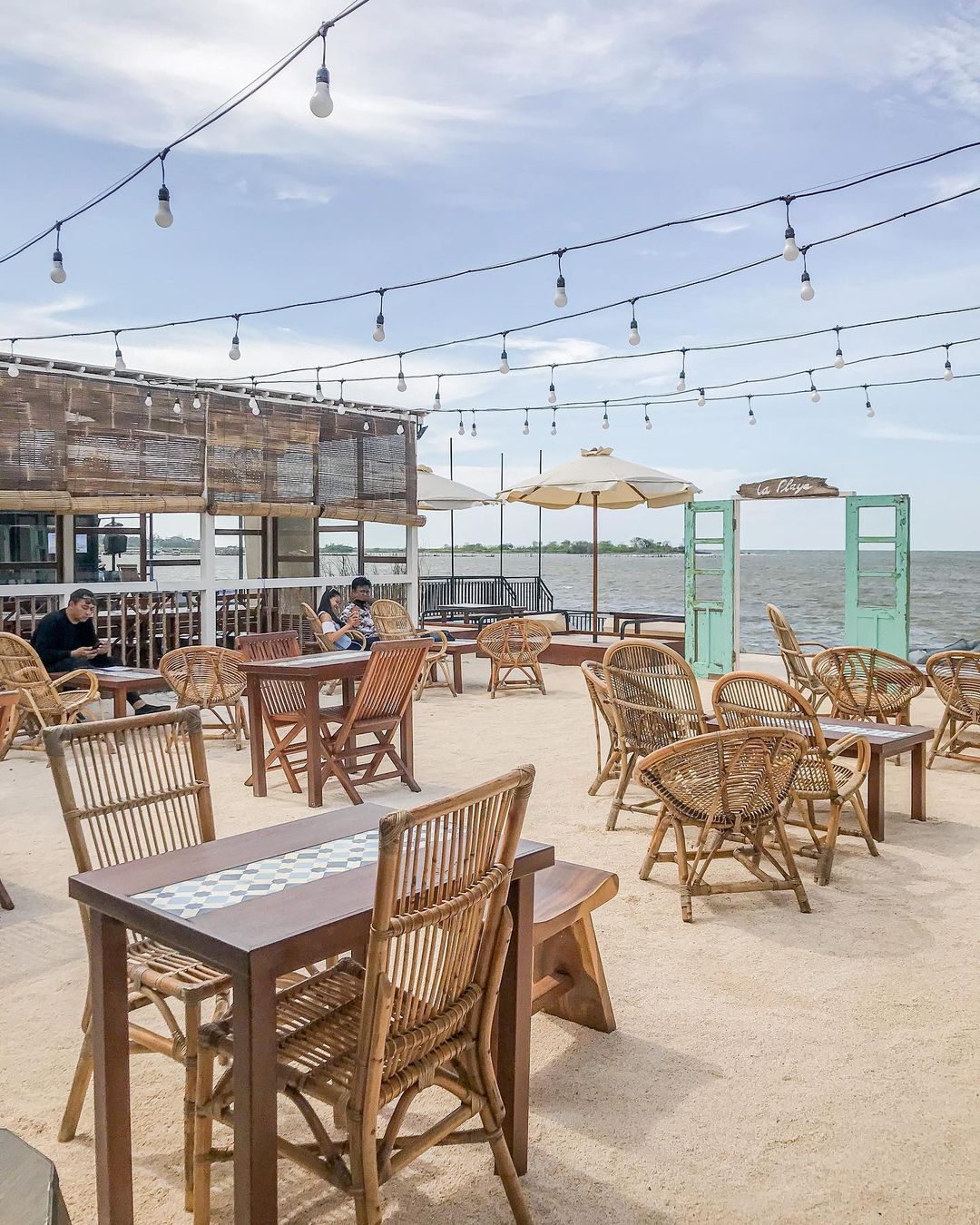 Area Outdoor La Playa Cafe