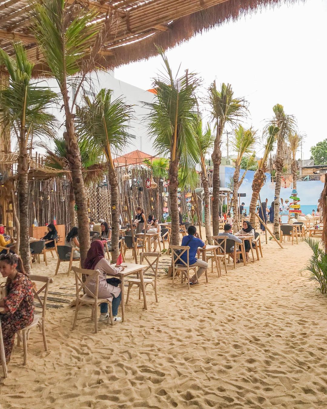 Beach Day Restoran Semarang