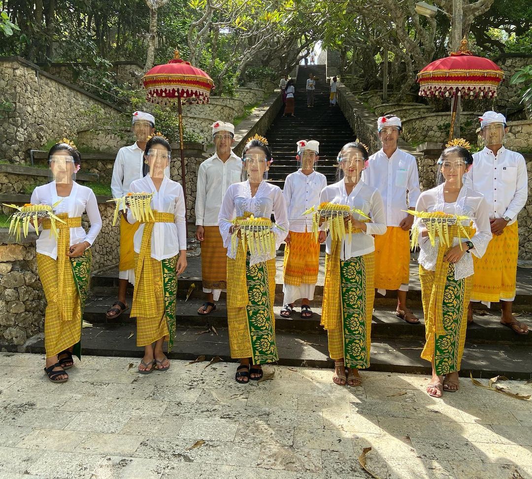 Berkeliling Ke Seluruh Area Uluwatu Temple Juga Jadi Aktivitas Menarik