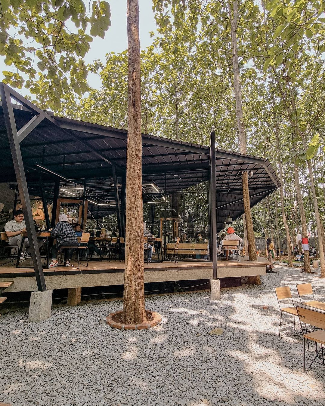 Cafe Hutan Jati Purwakarta