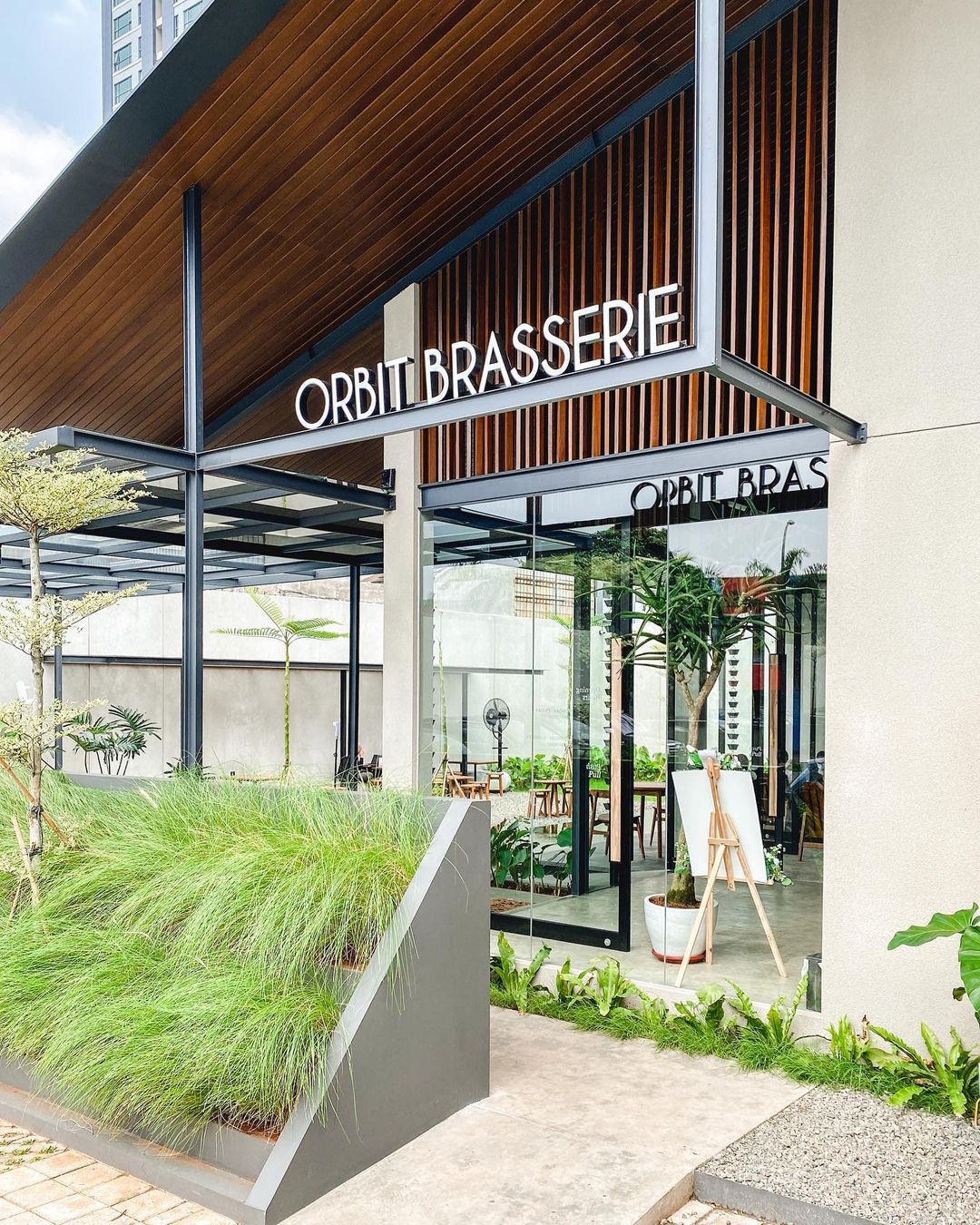 Cafe Orbit Brasserie Banten