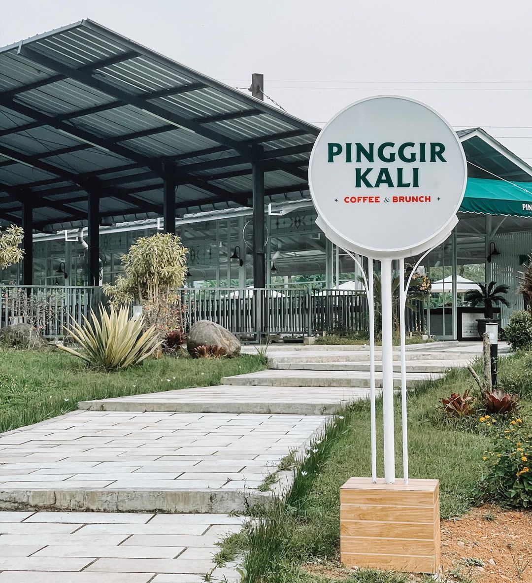 Cafe Pinggir Kali Bogor