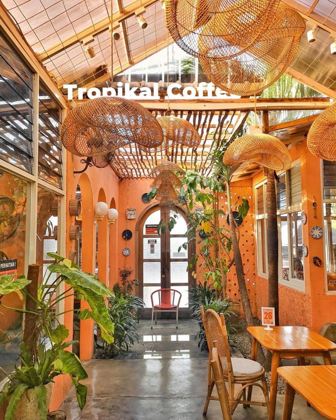 Cafe Tropikal Surabaya