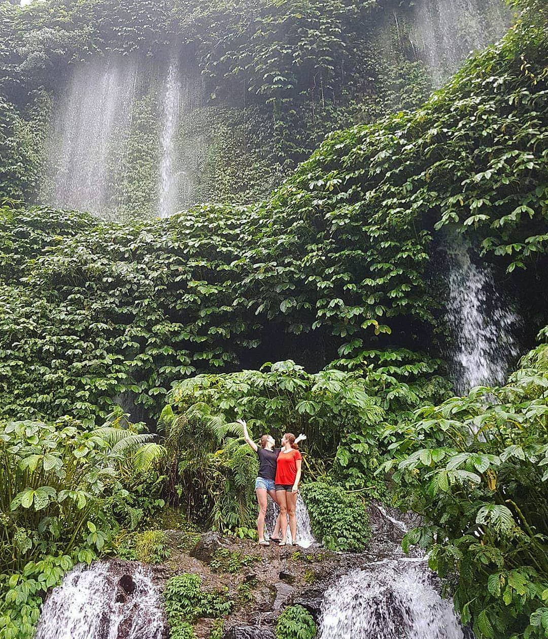 Foto Berpetualang Menuju Benang Kelambu Waterfall