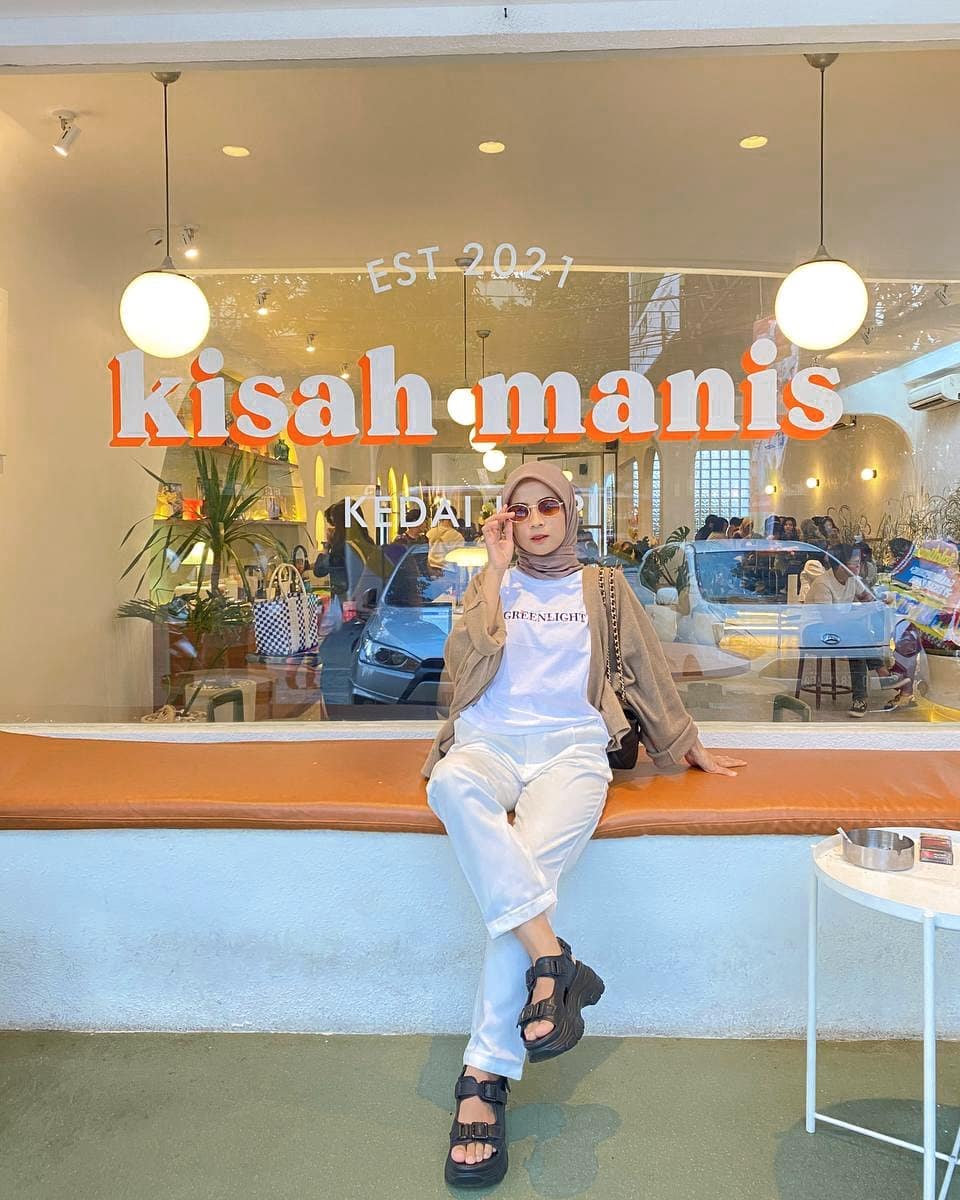 Kisah Manis Coffee Shop Bandung