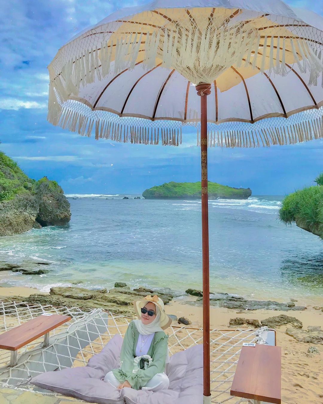 Pinggir Pantai Di Cafe De Slili Yogyakarta